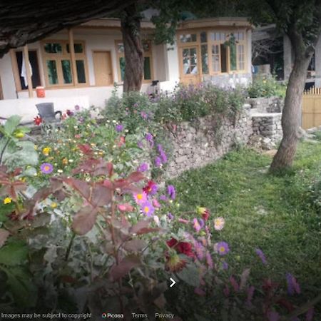 Mountain Refuge Guest House Karimabad  Экстерьер фото